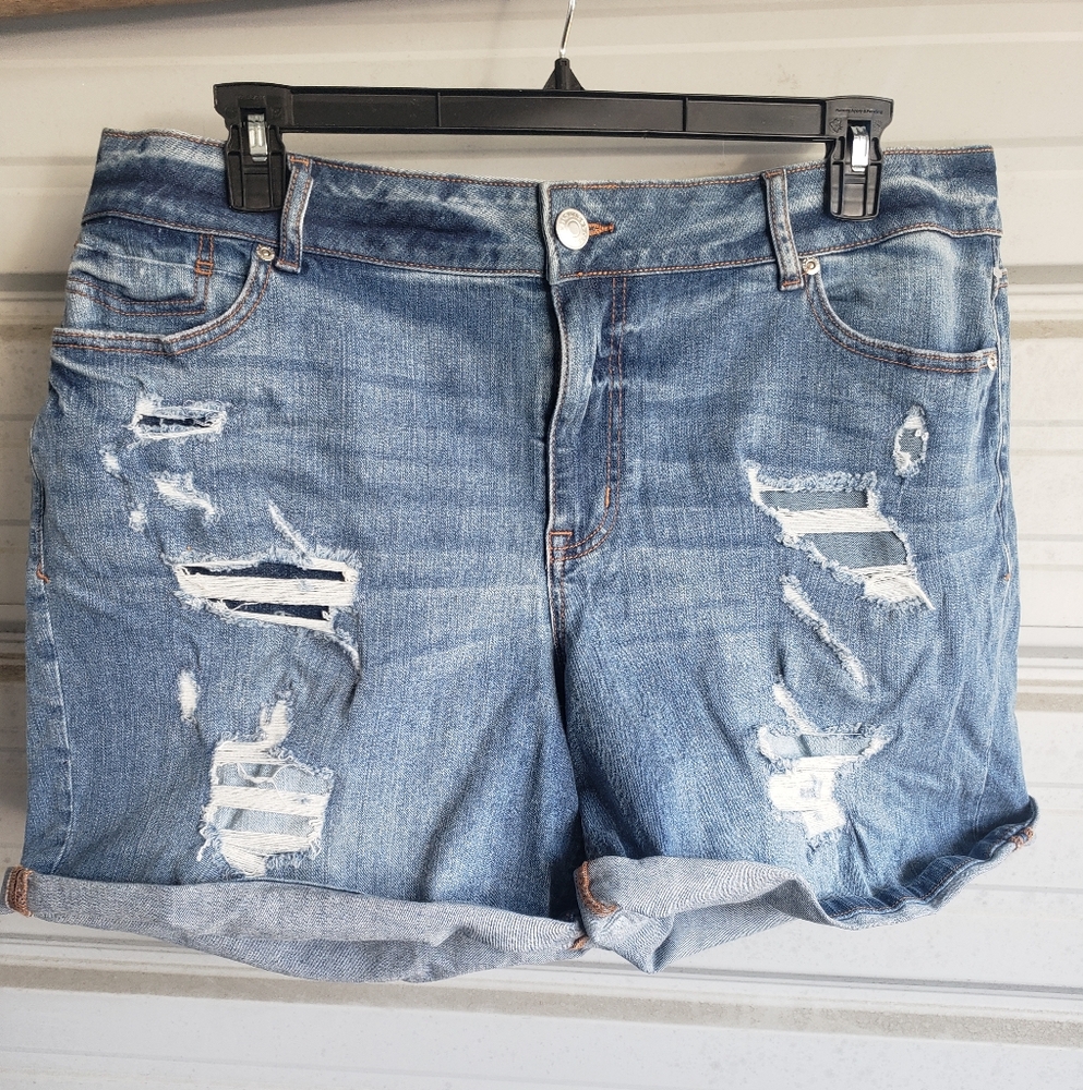 Plus Size 20 2x Maurices Jean Shorts Denim Blue Destructed Stretchy